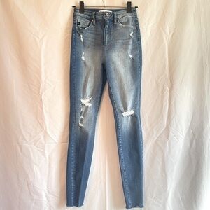 KanCan - Skinny Curvy High Rise | Women's 26,‎ Skinny Distressed Jeans, Raw Hem